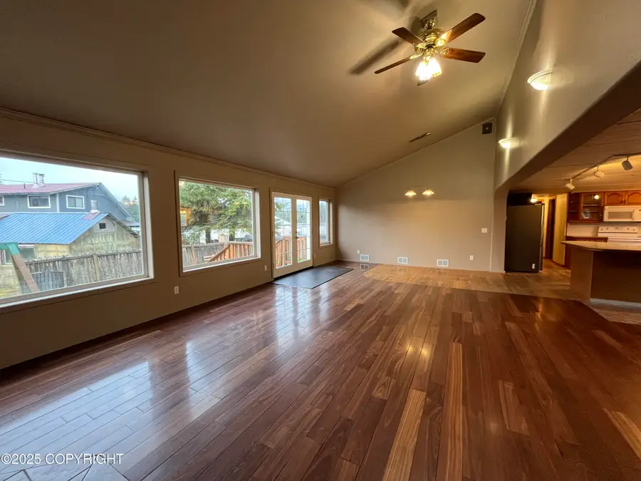 103 S Hungerford Hill Road, Petersburg, AK 99833 - Image #2