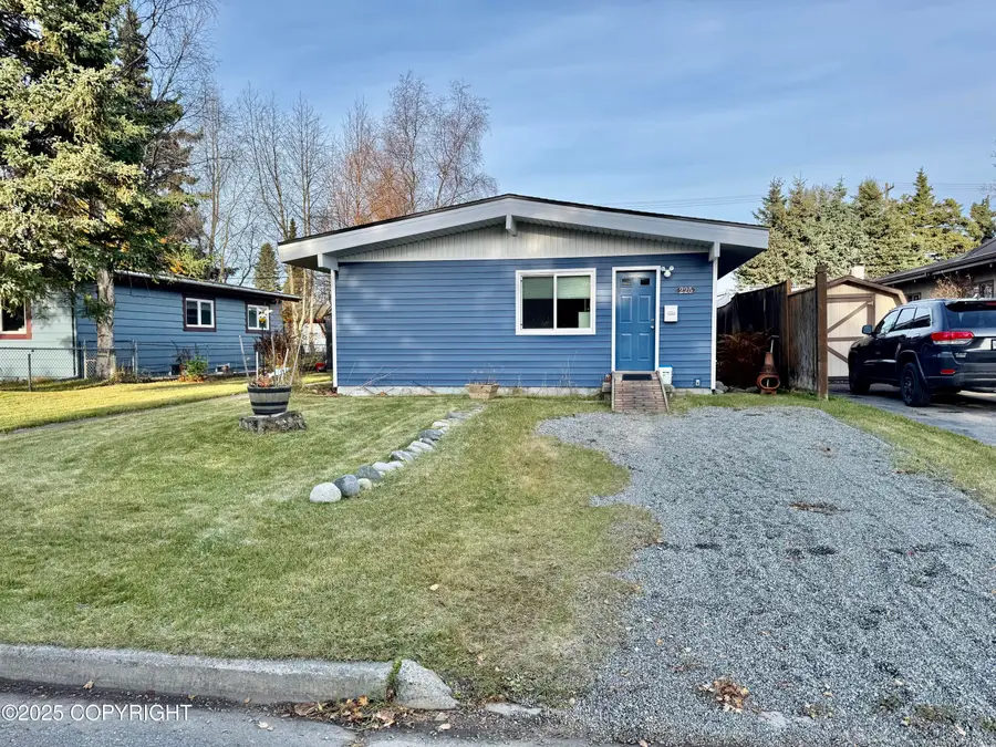 225 E Manor Avenue, Anchorage, AK 99501 - Image #3