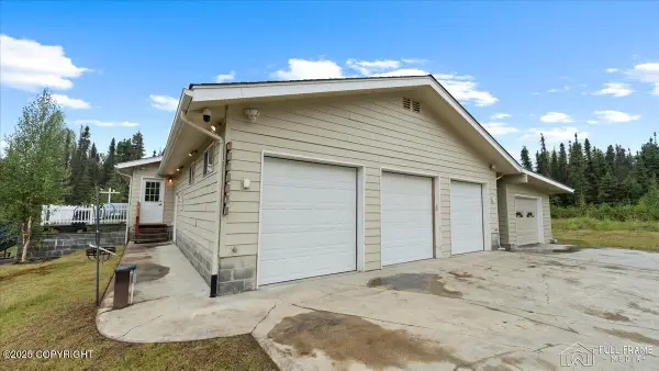 12770 W Armstrong Road, Houston, AK 99623