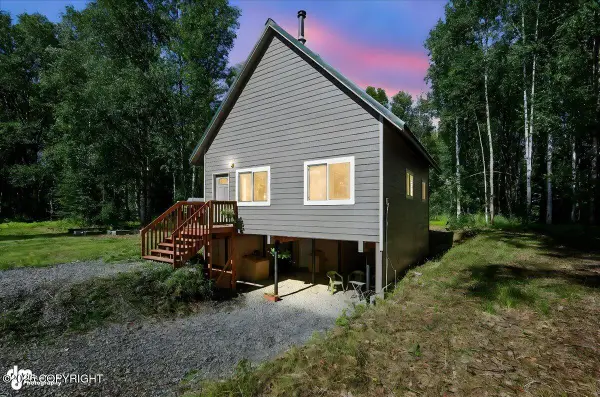 16285 E Nosey Avenue, Talkeetna, AK 99676