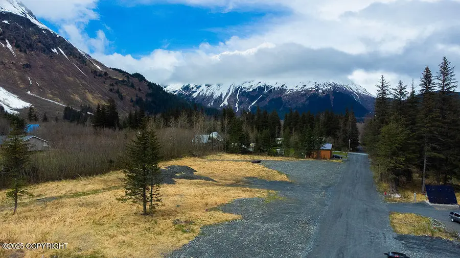 2417 Maple Street, Seward, AK 99664 - Image #2