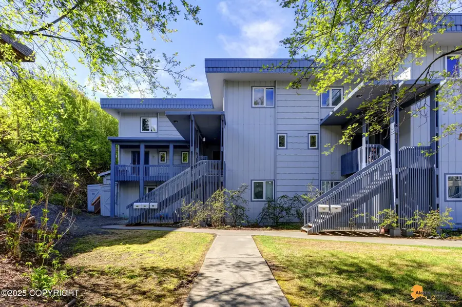 832 O Place, Anchorage, AK 99501 - Image #2