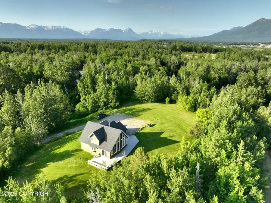 10821 E Valley Crest Drive, Palmer, AK 99645 - Image #2