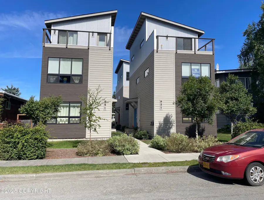 957 W 12th Avenue #1, Anchorage, AK 99501 - Image #2