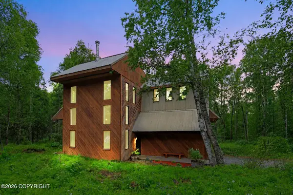 19042 Baidarka Street, Chugiak, AK 99567