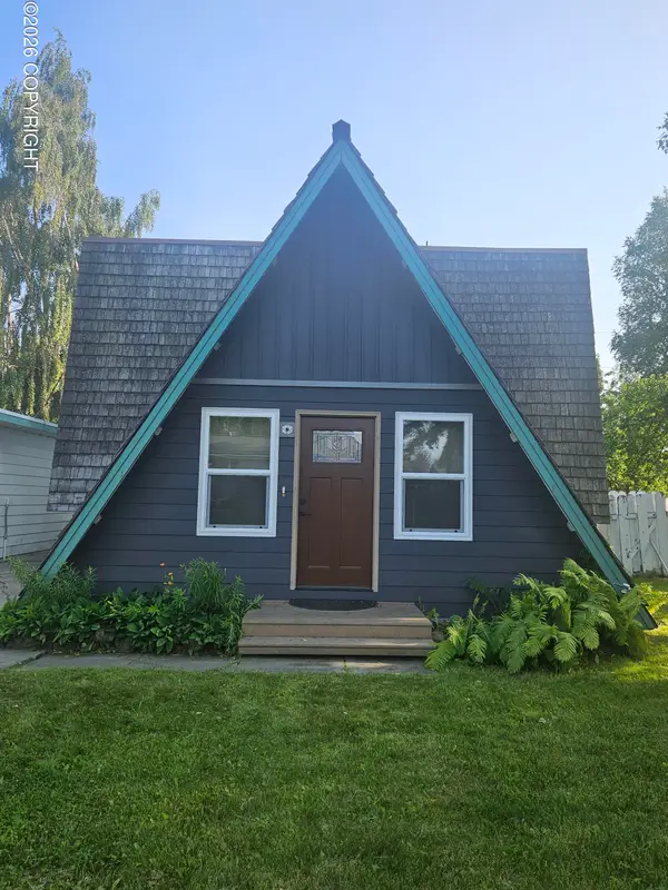 724 W 72nd Avenue, Anchorage, AK 99518