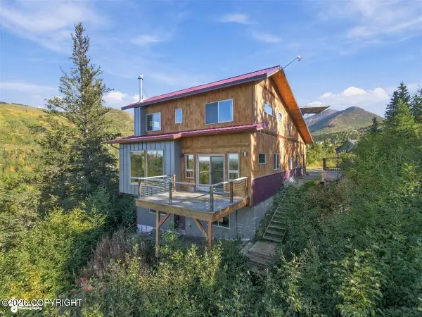 18700 England Circle, Anchorage, AK 99516