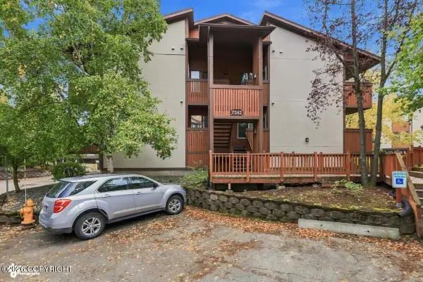 7242 Foxridge Circle #10E, Anchorage, AK 99518