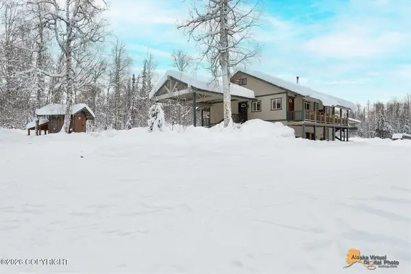 21695 E Caswell Lakes Road, Willow, AK 99688
