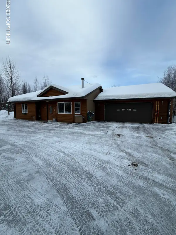 582 N Beaver Lake Road, Big Lake, AK 99652