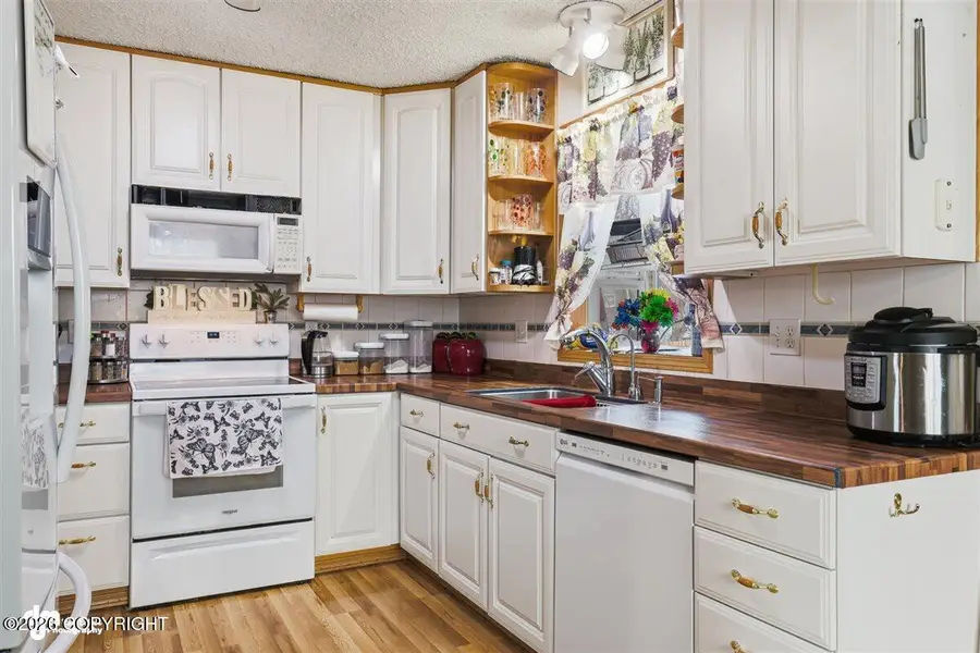 3041 W 91st Avenue, Anchorage, AK 99502 - #2