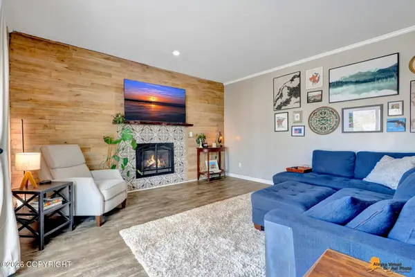 9818 E Chichagof Loop, Eagle River, AK 99577