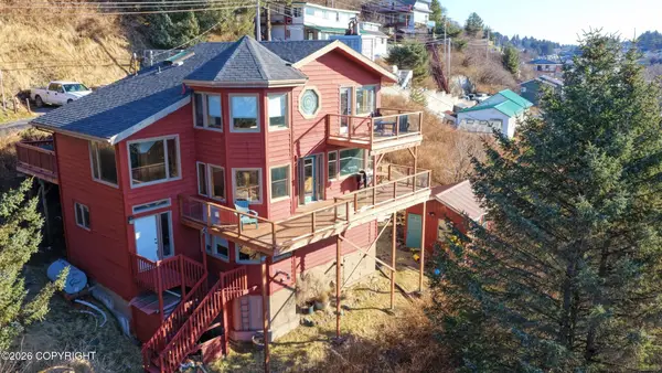 211 W Hillcrest Avenue, Kodiak, AK 99615