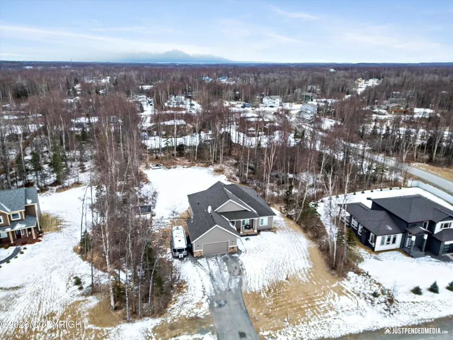 7658 E Wolf Creek Road, Wasilla, AK 99654 - Image #2