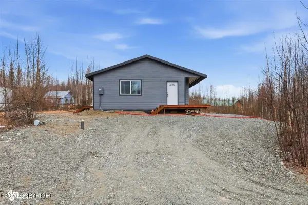 1598 N Beaver Lake Road, Big Lake, AK 99652
