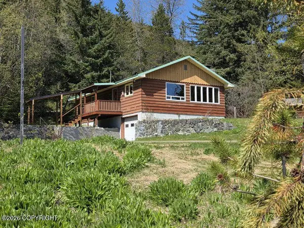 24 E Oslund Drive, Haines, AK 99827