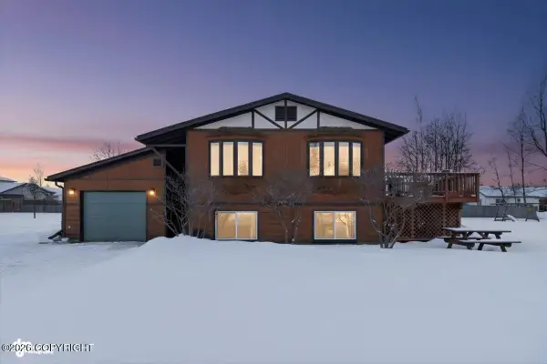 323 W Rockwell Avenue, Soldotna, AK 99669