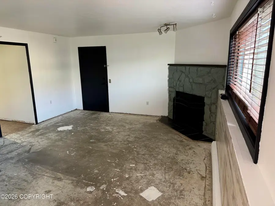 221 Mccarrey Street #5, Anchorage, AK 99508 - #3
