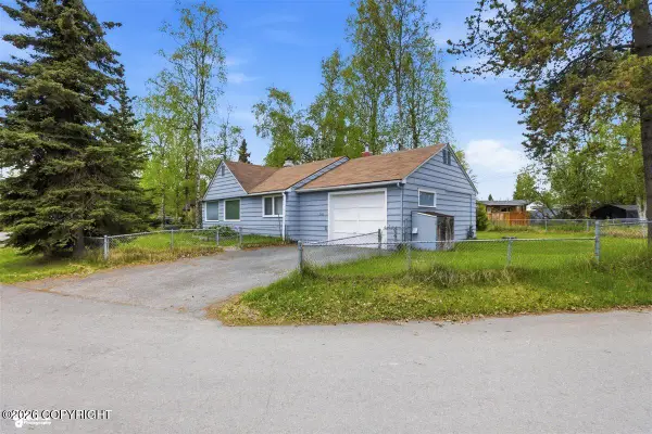 2101 Roosevelt Drive, Anchorage, AK 99517