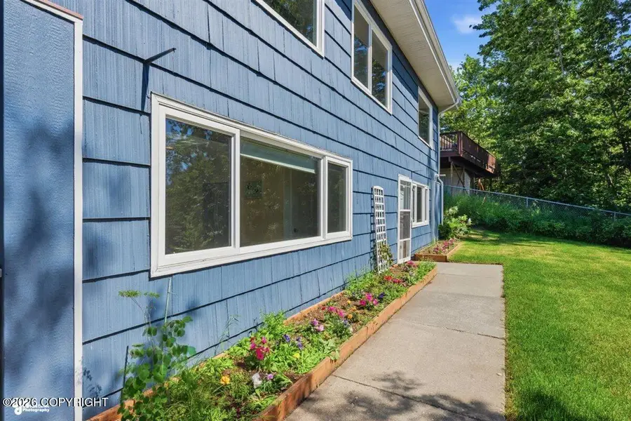 460 Vista Glen Court, Anchorage, AK 99501 - #2