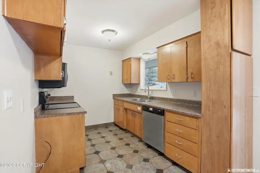 7426 E 20th Avenue, Anchorage, AK 99504 - Image #2