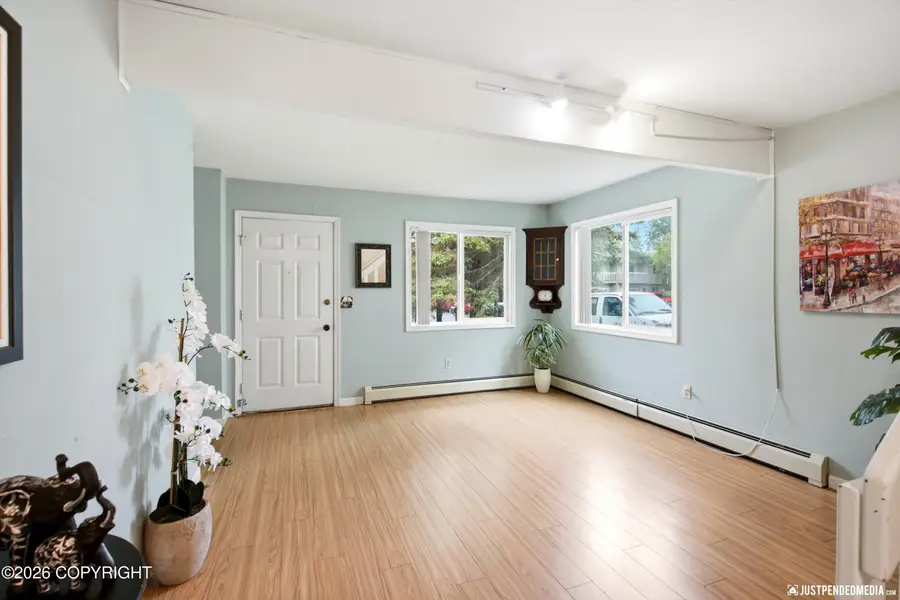 3516 W 43rd Avenue, Anchorage, AK 99517 - #3