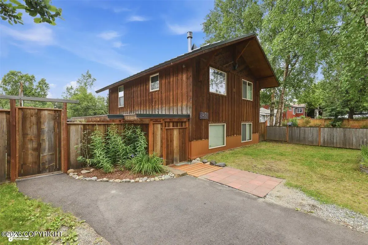 833 W 20th Avenue, Anchorage, AK 99501 - #1
