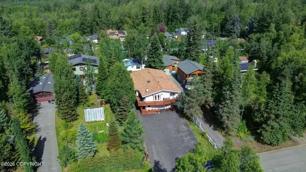 1819 Rogers Park Court, Anchorage, AK 99508