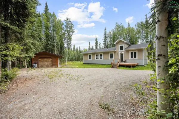 2806 EDDIE LANE, North Pole, AK 99705