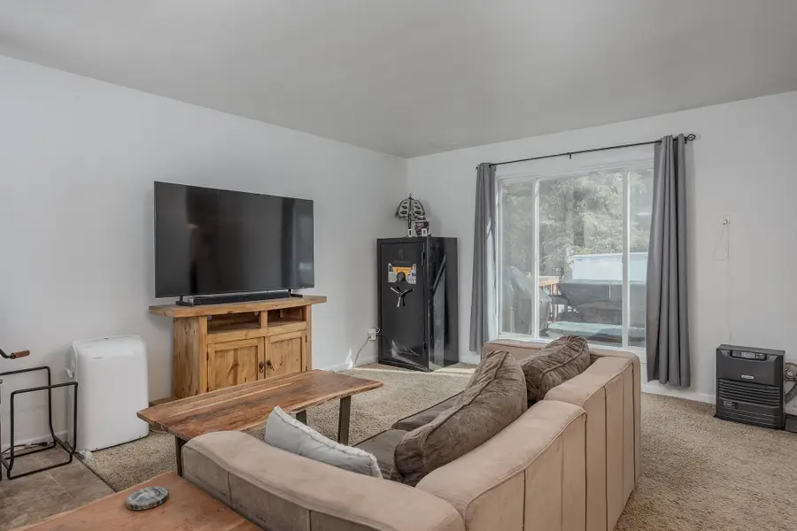 611 CONSTITUTION DRIVE, Fairbanks, AK 99709 - #3