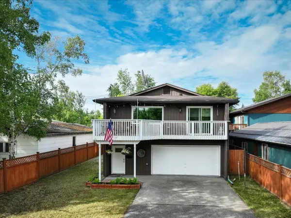 911 8TH AVENUE, Fairbanks, AK 99701