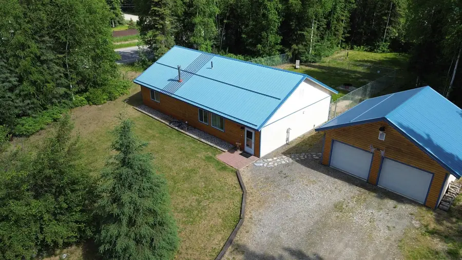 1070 CLOVERLEAF DRIVE, North Pole, AK 99705 - #3