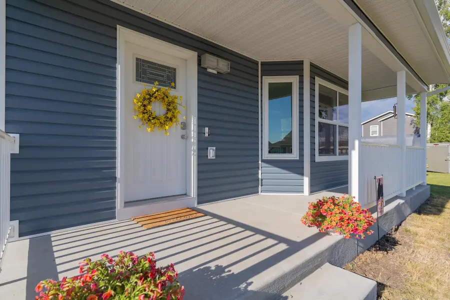 635 W FOURTH AVENUE, North Pole, AK 99705 - #2