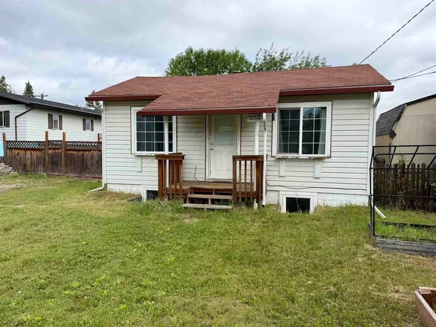 320 CHARLES STREET, Fairbanks, AK 99701 - #2