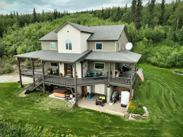 400 LEUTHOLD DRIVE, Fairbanks, AK 99712