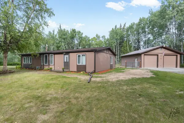 2010 LONG CIRCLE, North Pole, AK 99705