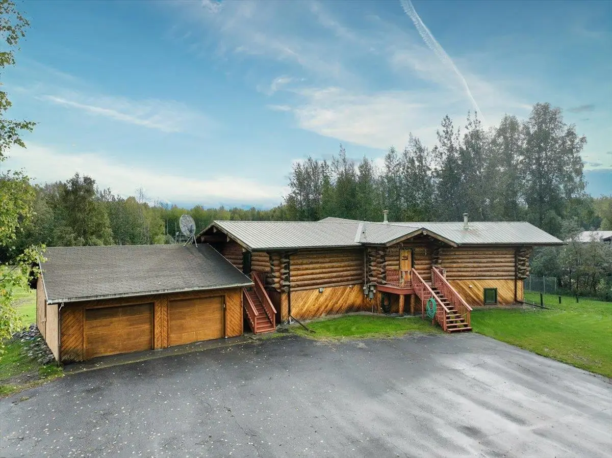 1283 AIRLINE DRIVE, North Pole, AK 99705 - #1