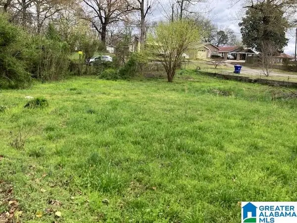 211 3RD AVENUE, Midfield, AL 35228