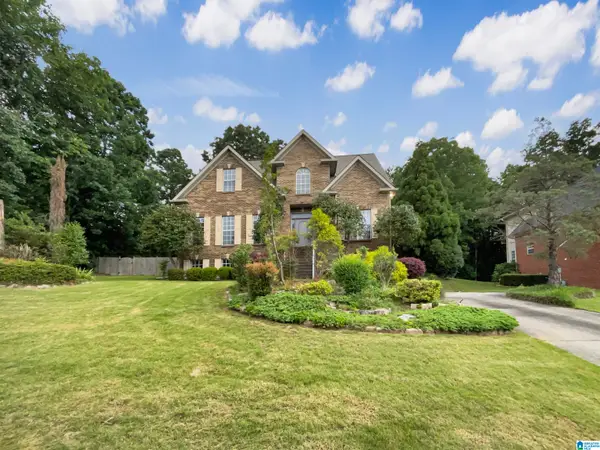 312 HONEYSUCKLE LANE, Chelsea, AL 35043