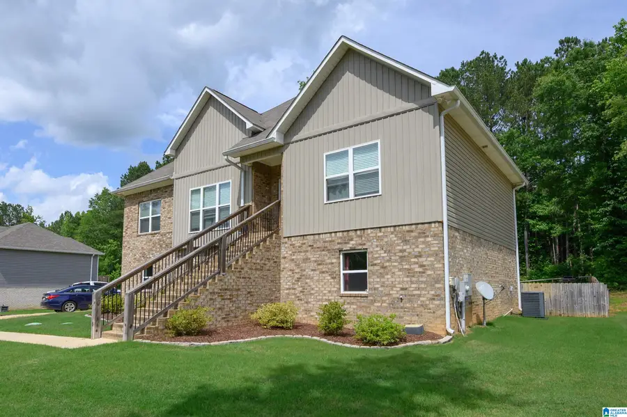 115 CEDAR BRANCH CIRCLE, Odenville, AL 35120 - Image #2