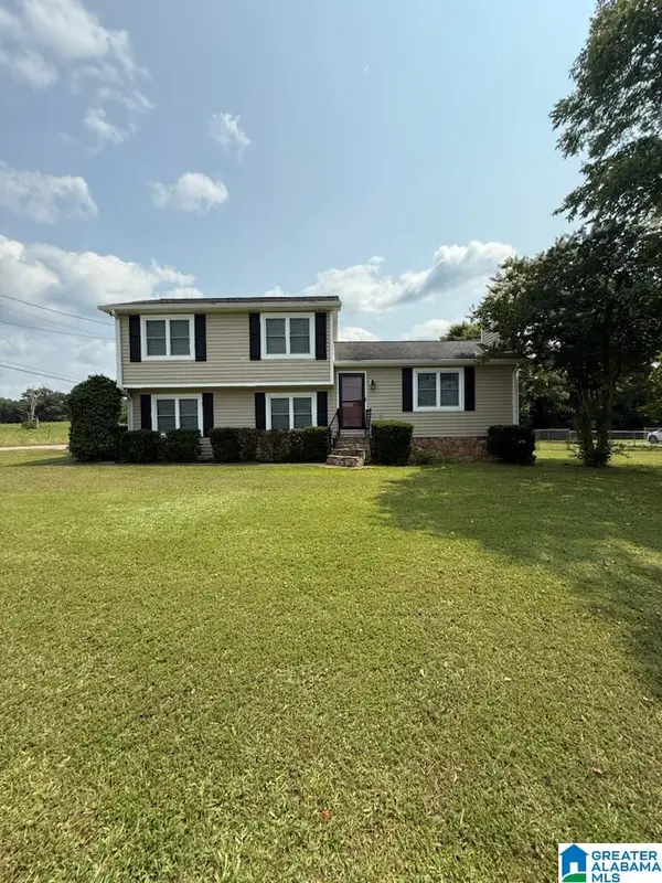 1500 ROCKVIEW CIRCLE, Weaver, AL 36277