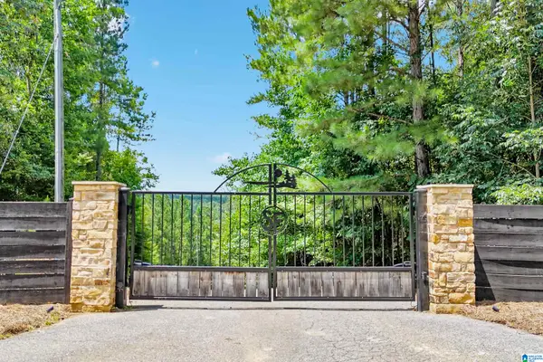 8871 SHADES FALLS WAY, Bessemer, AL 35022