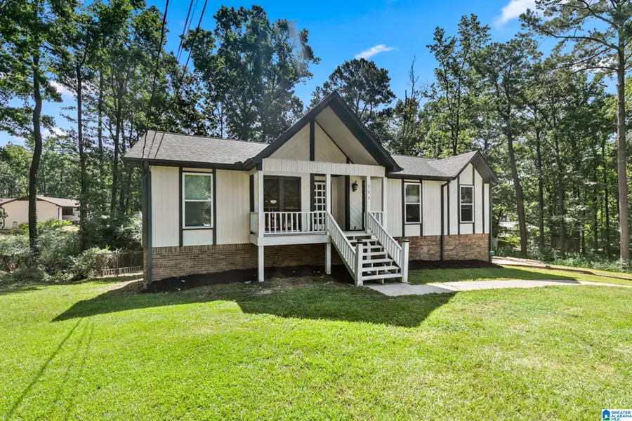 105 HIELARY CIRCLE, Hueytown, AL 35023 - Image #2