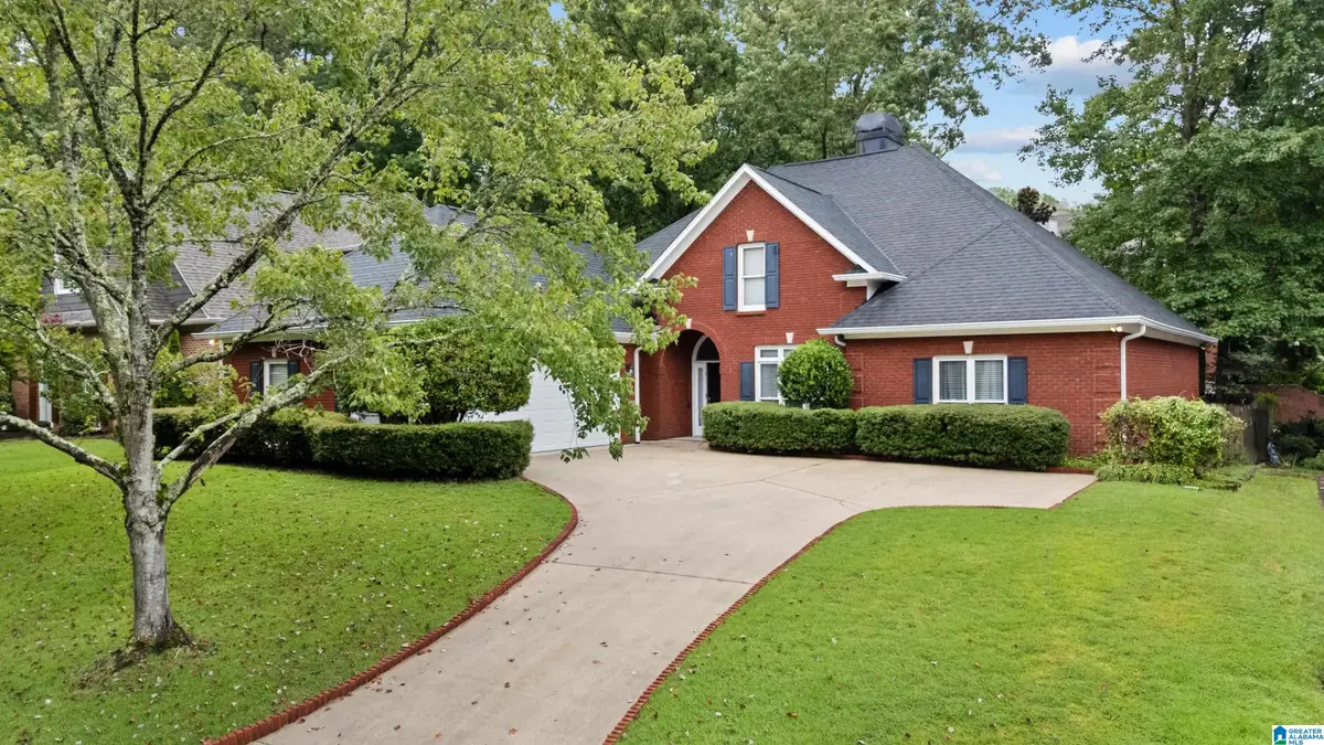 208 WOODBRIDGE LANE, Hoover, AL 35242 - Image #1