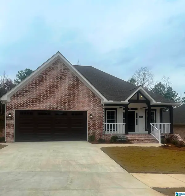 121 VILLAGE CIRCLE, Anniston, AL 36207