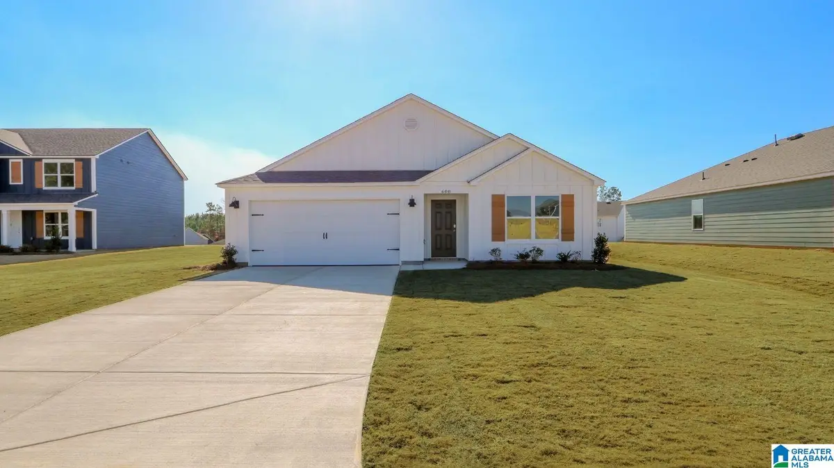 608 SADDLEWOOD LANE, Columbiana, AL 35051 - Image #1