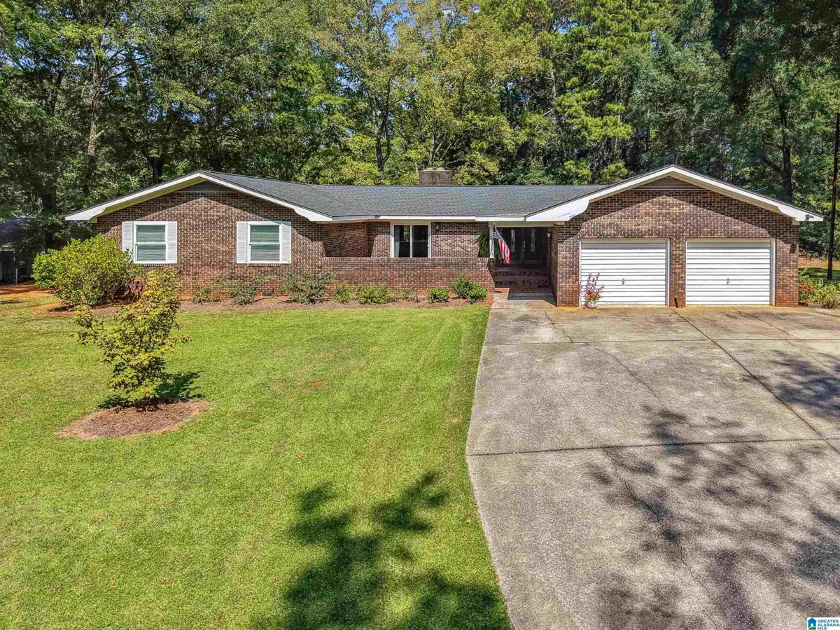 1076 ALABAMA AVENUE, Sylacauga, AL 35150 - Image #1