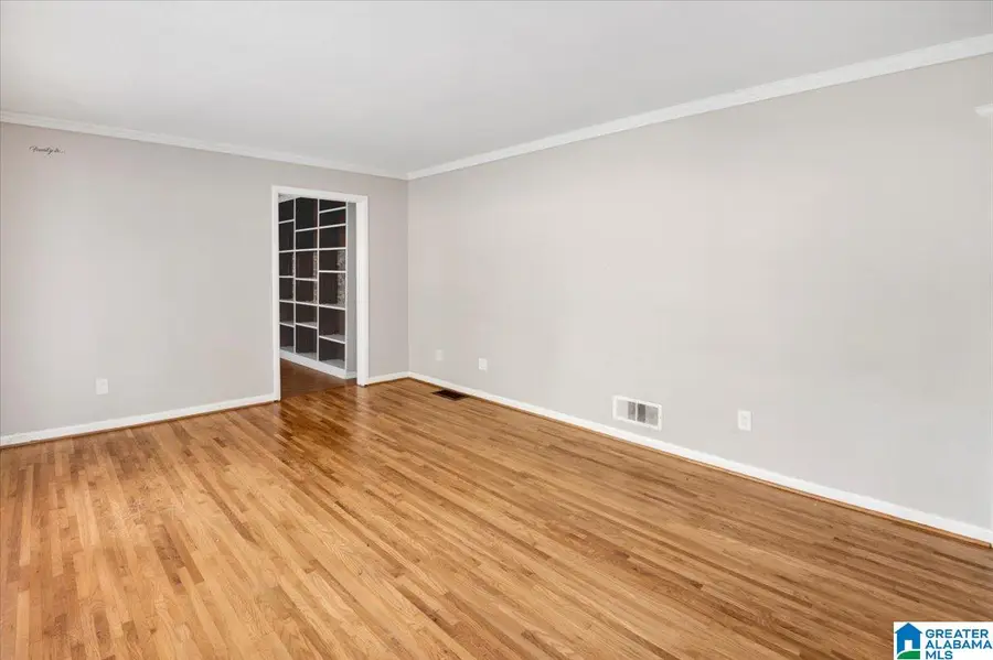 948 RIDGEWOOD CIRCLE, Birmingham, AL 35235 - Image #2