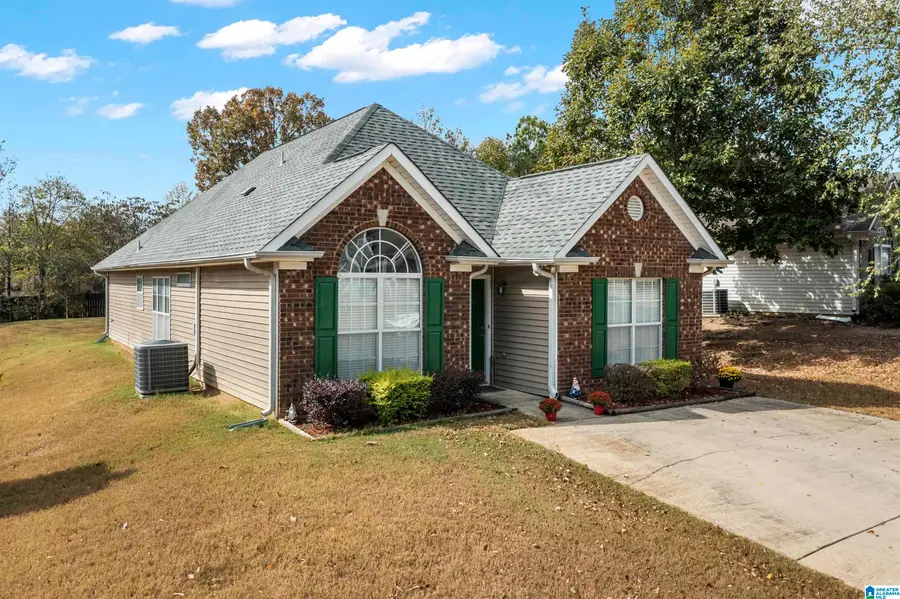423 CAMDEN COVE CIRCLE, Calera, AL 35040 - Image #3