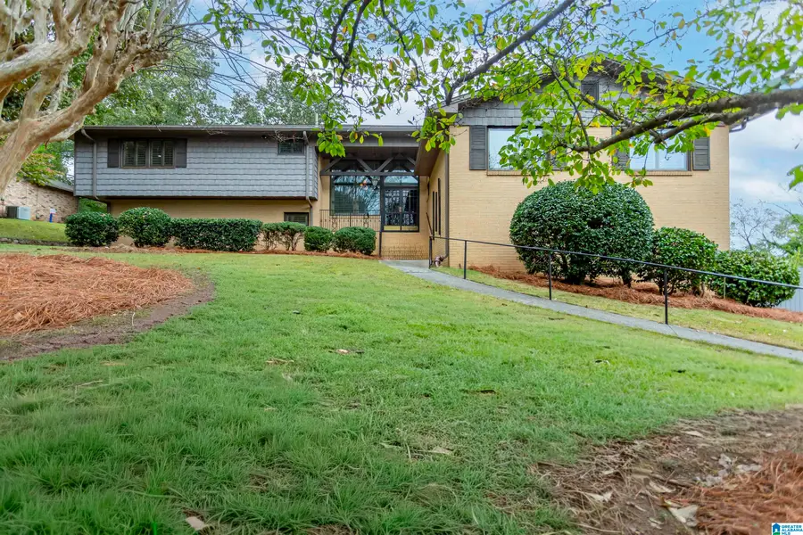 2220 VESTHAVEN WAY E, Vestavia Hills, AL 35216 - Image #2